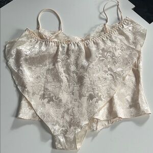 Vintage Victoria’s Secret Cream Jacquard Lace Satin Chemise Set small